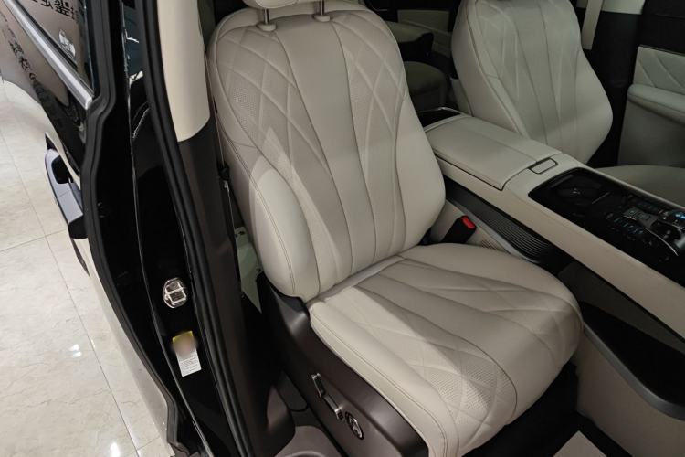 Used Denza D9 2025 DM-i Intelligent Drive 1020 Four-Wheel Drive Flagship Model Right Front Seat