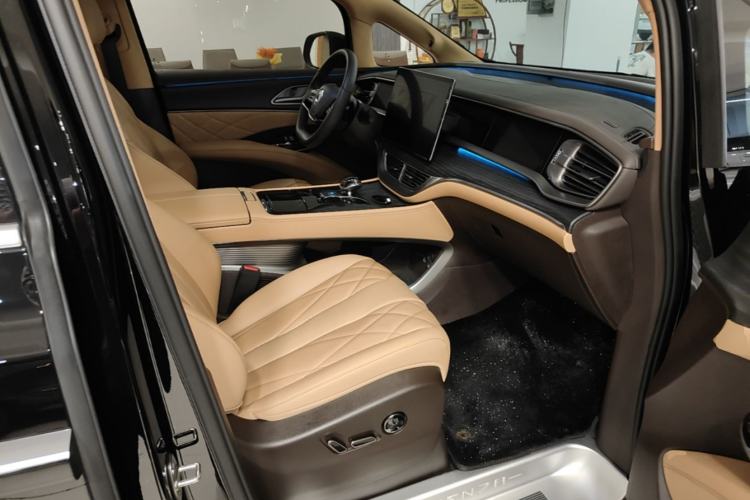 Used Denza D9 2025 DM-i Intelligent Drive 1020 Four-Wheel Drive Flagship Model Right Front Seat