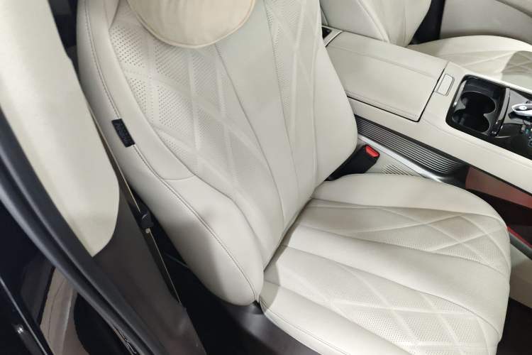 Used Denza D9 2025 DM-i Intelligent Drive 1020 Four-Wheel Drive Prestige Model Right Front Seat