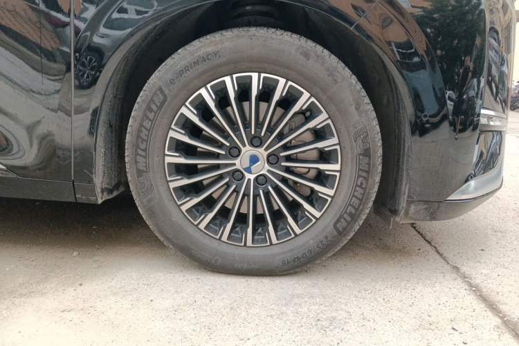 Used Denza D9 2025 DM-i Smart Drive 1020 Four-Wheel Drive Deluxe Model Right Front Wheel Hub