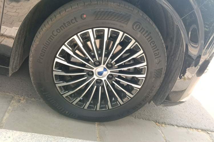 Used Denza D9 2025 Model DM-i Four-Wheel Drive Prestige Edition Right Front Wheel Hub