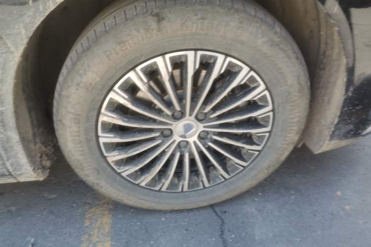 Used Denza D9 2025 DM-i Smart Drive 1020 Four-Wheel Drive Deluxe Model Right Front Wheel Hub