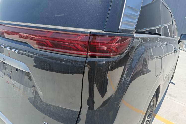 Used Denza D9 2025 Model DM-i Four-Wheel Drive Prestige Edition Right Rear Taillight