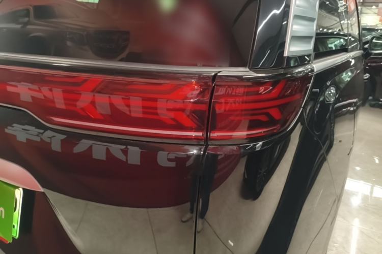 Used Denza D9 2025 DM-i Intelligent Drive 1020 Four-Wheel Drive Flagship Model Right Rear Taillight