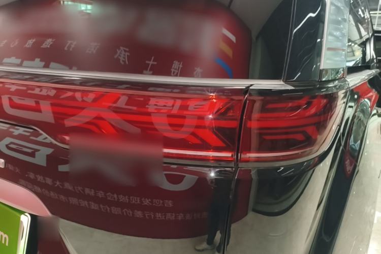 Used Denza D9 2025 DM-i Intelligent Drive 1020 Four-Wheel Drive Flagship Model Right Rear Taillight