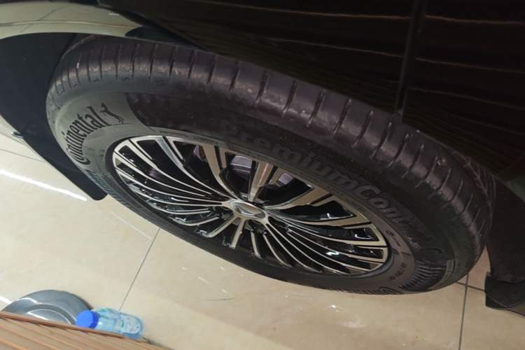 Used Denza D9 2025 DM-i Intelligent Drive 1020 Four-Wheel Drive Prestige Model Right Rear Wheel Hub