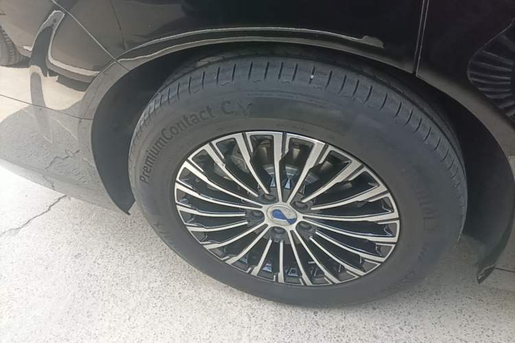 Used Denza D9 2025 DM-i Intelligent Drive 1020 Four-Wheel Drive Prestige Model Right Rear Wheel Hub