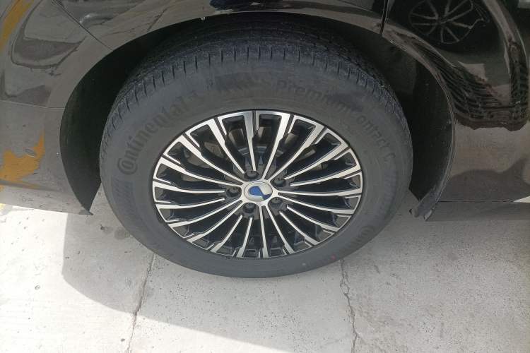 Used Denza D9 2025 DM-i Smart Drive 1020 Four-Wheel Drive Deluxe Model Right Rear Wheel Hub