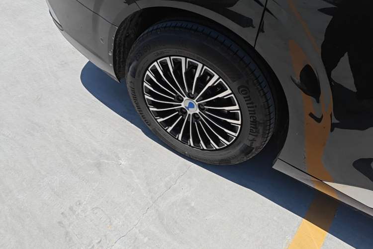 Used Denza D9 2025 Model DM-i Four-Wheel Drive Prestige Edition Right Rear Wheel Hub