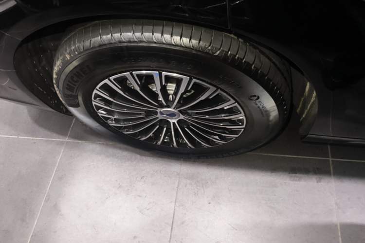 Used Denza D9 2025 DM-i Smart Drive 1020 Four-Wheel Drive Deluxe Model Right Rear Wheel Hub
