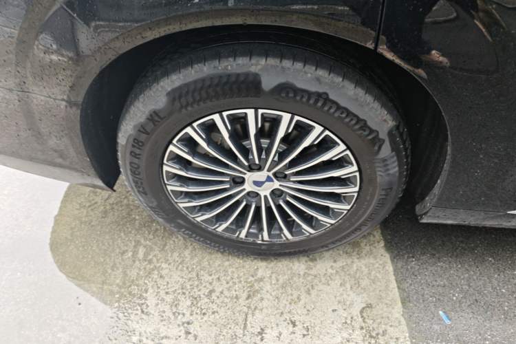 Used Denza D9 2025 DM-i Smart Drive 1020 Four-Wheel Drive Deluxe Model Right Rear Wheel Hub