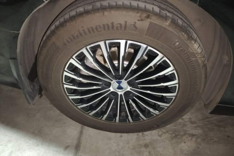 Used Denza D9 2025 DM-i Smart Drive 1020 Four-Wheel Drive Premium Model Right Rear Wheel Hub