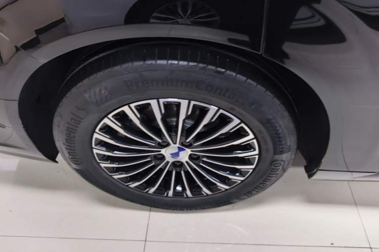 Used Denza D9 2025 DM-i Smart Drive 1020 Four-Wheel Drive Deluxe Model Right Rear Wheel Hub