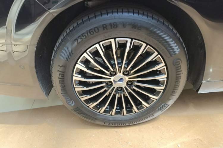Used Denza D9 2025 DM-i Smart Drive 1020 Four-Wheel Drive Deluxe Model Right Rear Wheel Hub