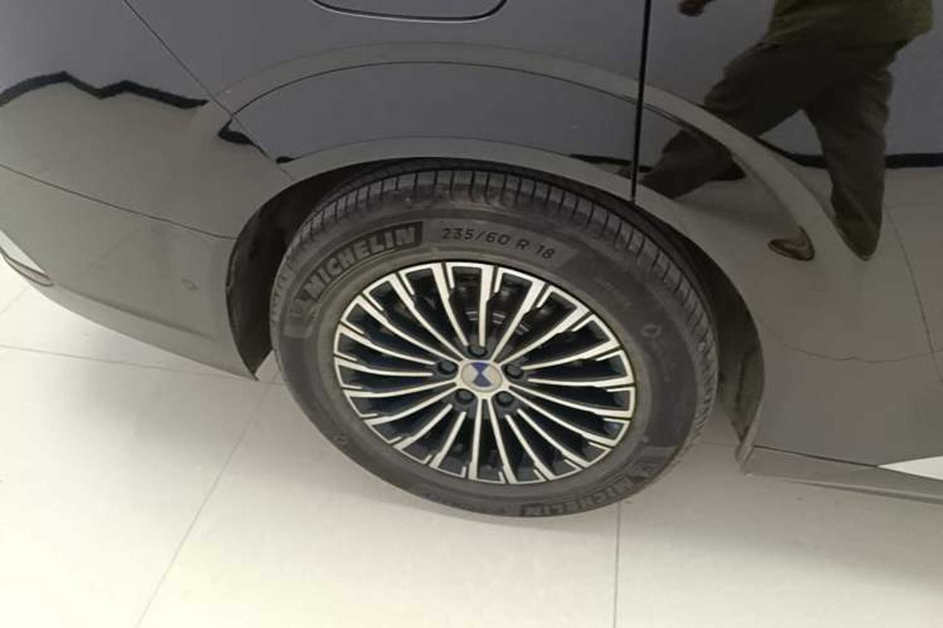 Used Denza D9 2025 DM-i Smart Drive 1020 Four-Wheel Drive Deluxe Model Right Rear Wheel Hub