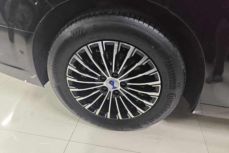 Used Denza D9 2025 DM-i Smart Drive 1020 Four-Wheel Drive Deluxe Model Right Rear Wheel Hub