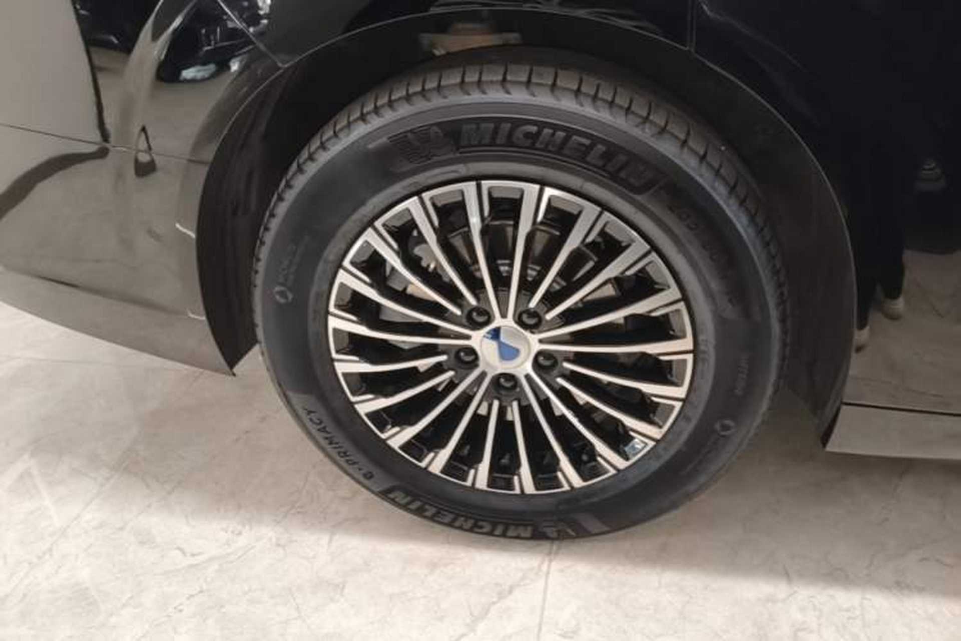 Used Denza D9 2025 DM-i Intelligent Drive 1020 Four-Wheel Drive Flagship Model Right Rear Wheel Hub
