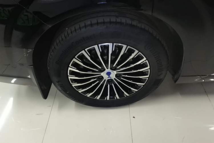 Used Denza D9 2025 Model DM-i Four-Wheel Drive Prestige Edition Right Rear Wheel Hub