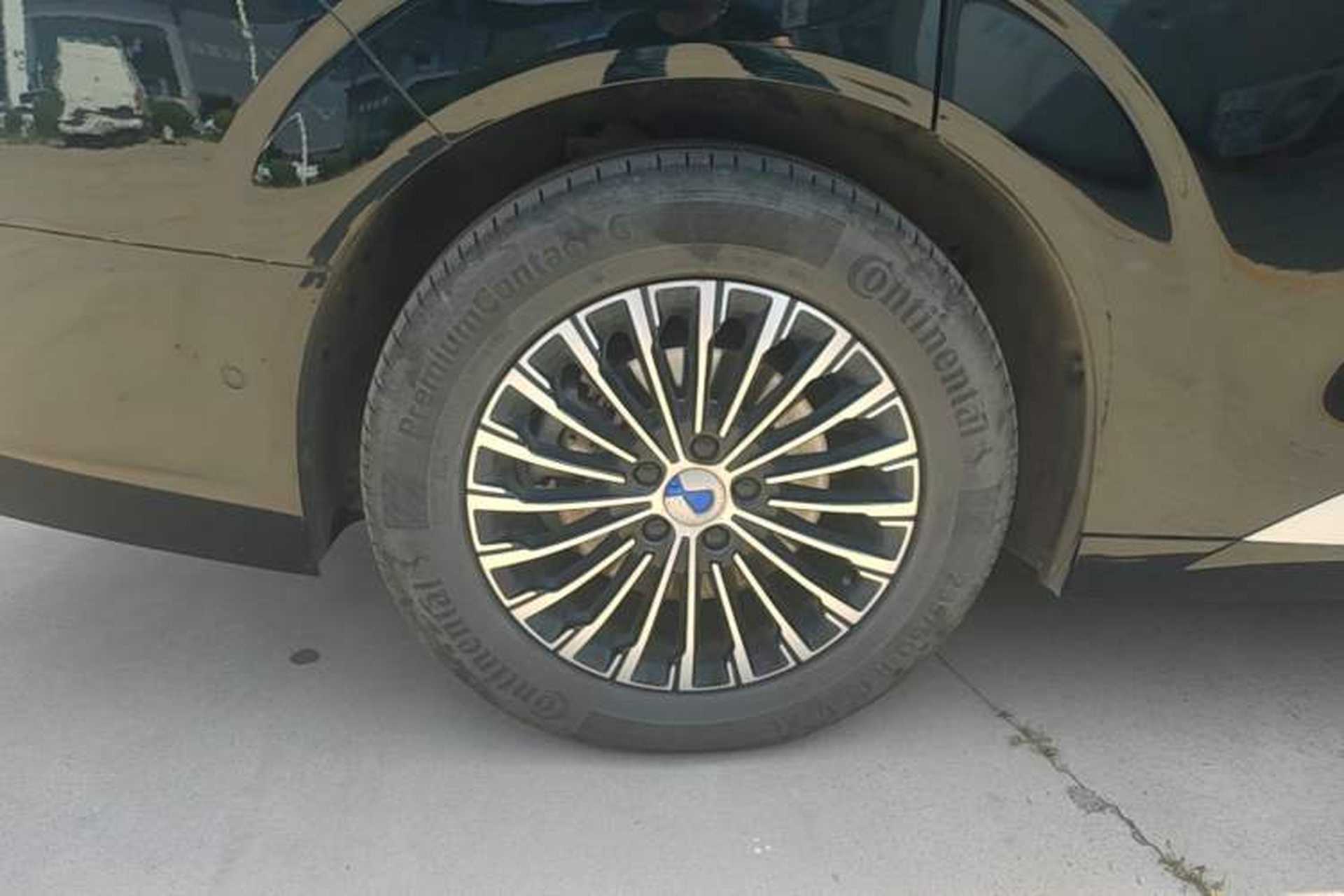 Used Denza D9 2025 DM-i Intelligent Drive 1020 Four-Wheel Drive Prestige Model Right Rear Wheel Hub