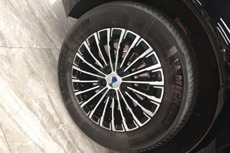 Used Denza D9 2025 DM-i Smart Drive 1100 Luxury Model Right Rear Wheel Hub