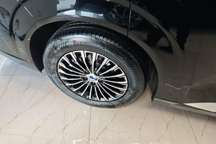 Used Denza D9 2025 DM-i Smart Drive 1020 Four-Wheel Drive Deluxe Model Right Rear Wheel Hub