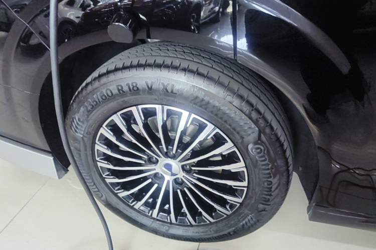Used Denza D9 2025 DM-i Smart Drive 1020 Four-Wheel Drive Deluxe Model Right Rear Wheel Hub