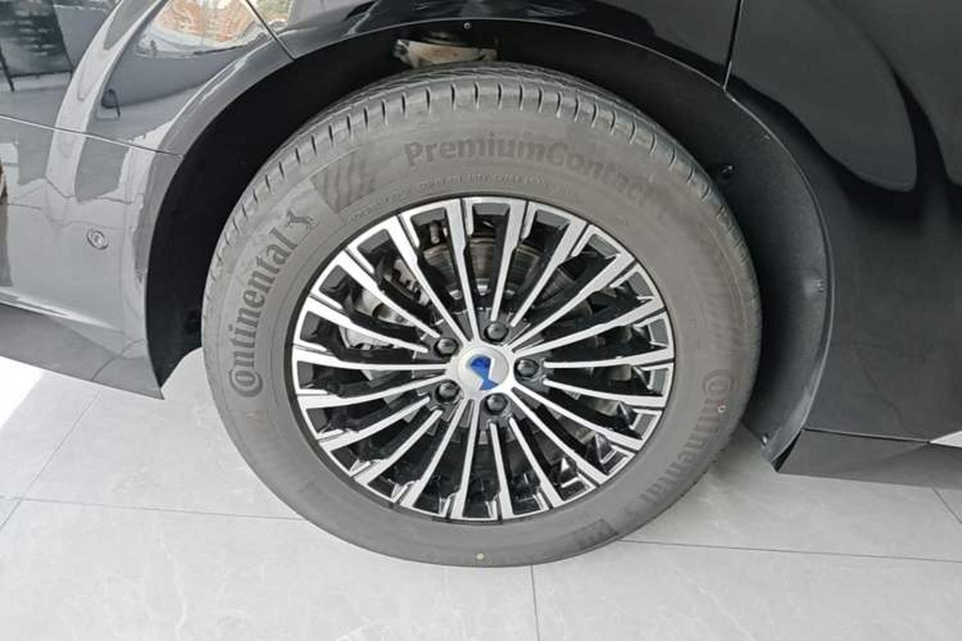 Used Denza D9 2025 DM-i Smart Drive 1020 Four-Wheel Drive Deluxe Model Right Rear Wheel Hub