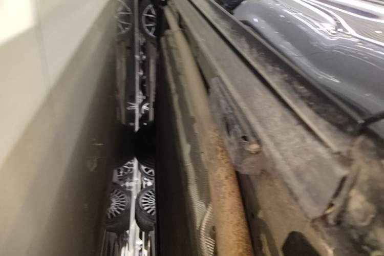 Used Denza D9 2025 DM-i Intelligent Drive 1020 Four-Wheel Drive Flagship Model Right Side Sill