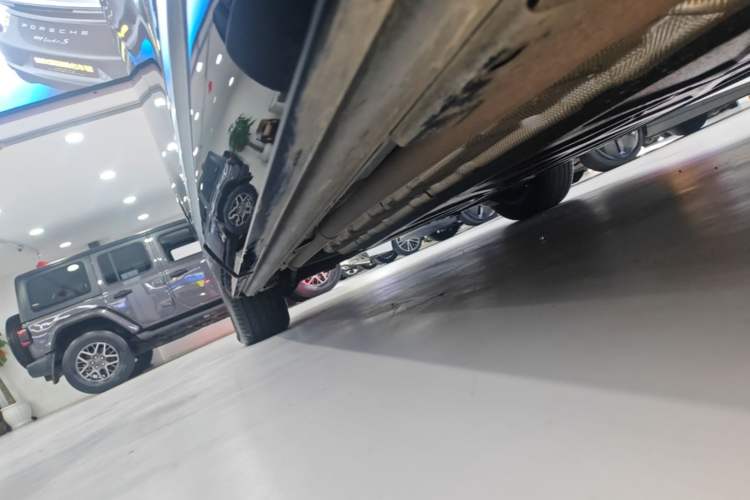 Used Denza D9 2025 DM-i Smart Drive 1020 Four-Wheel Drive Premium Model Right Side Sill