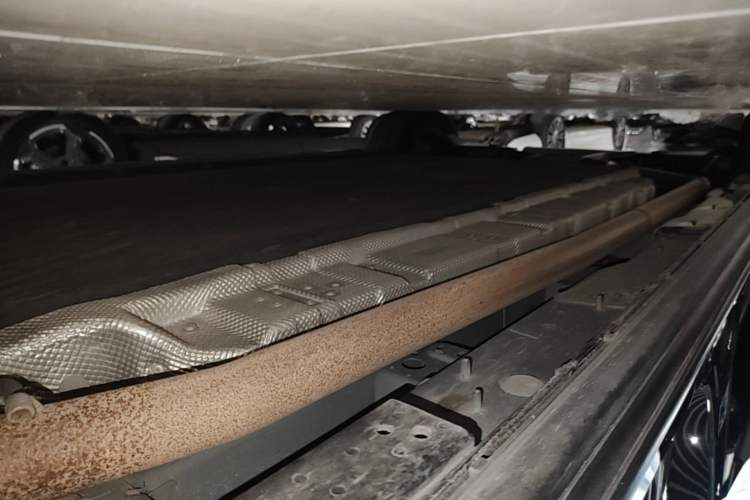 Used Denza D9 2025 DM-i Intelligent Drive 1020 Four-Wheel Drive Prestige Model Right Side Sill