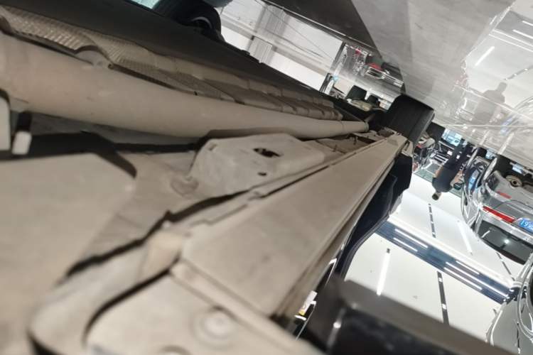 Used Denza D9 2025 DM-i Intelligent Drive 1020 Four-Wheel Drive Flagship Model Right Side Sill