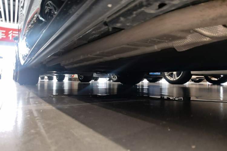 Used Denza D9 2025 DM-i Intelligent Drive 1020 Four-Wheel Drive Prestige Model Right Side Sill
