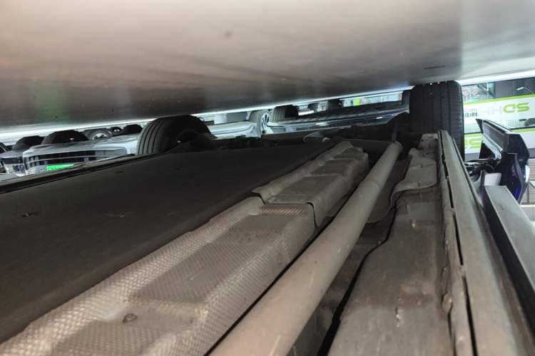 Used Denza D9 2025 Model DM-i Two-Wheel Drive Prestige Edition Right Side Sill