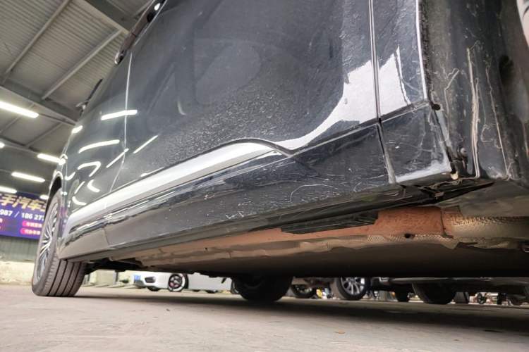 Used Denza D9 2025 DM-i Intelligent Drive 1020 Four-Wheel Drive Prestige Model Right Side Sill