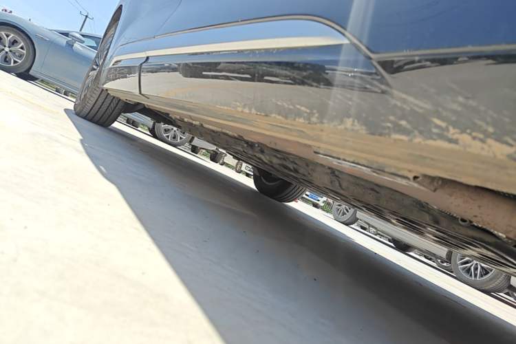 Used Denza D9 2025 Model DM-i Four-Wheel Drive Prestige Edition Right Side Sill