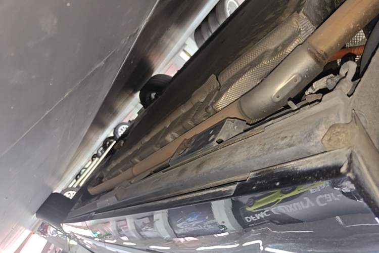 Used Denza D9 2025 DM-i Intelligent Drive 1020 Four-Wheel Drive Flagship Model Right Side Sill