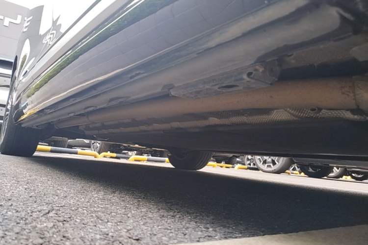 Used Denza D9 2025 DM-i Intelligent Drive 1020 Four-Wheel Drive Prestige Model Right Side Sill