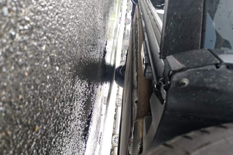 Used Denza D9 2025 DM-i Smart Drive 1020 Four-Wheel Drive Deluxe Model Right Side Sill