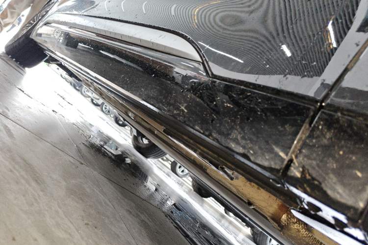 Used Denza D9 2025 DM-i Intelligent Drive 1020 Four-Wheel Drive Prestige Model Right Side Sill