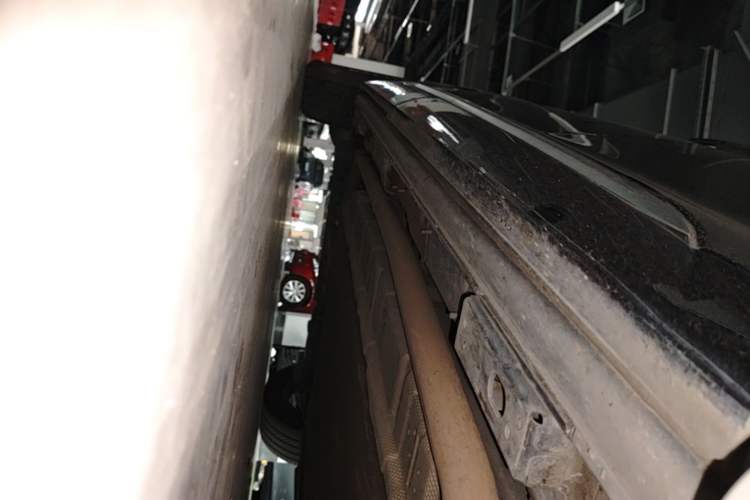 Used Denza D9 2025 DM-i Smart Drive 1020 Four-Wheel Drive Premium Model Right Side Sill