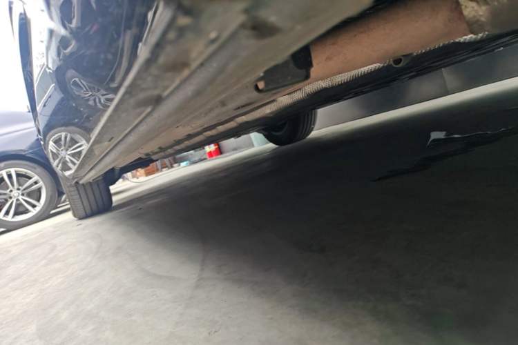 Used Denza D9 2025 DM-i Intelligent Drive 1020 Four-Wheel Drive Prestige Model Right Side Sill