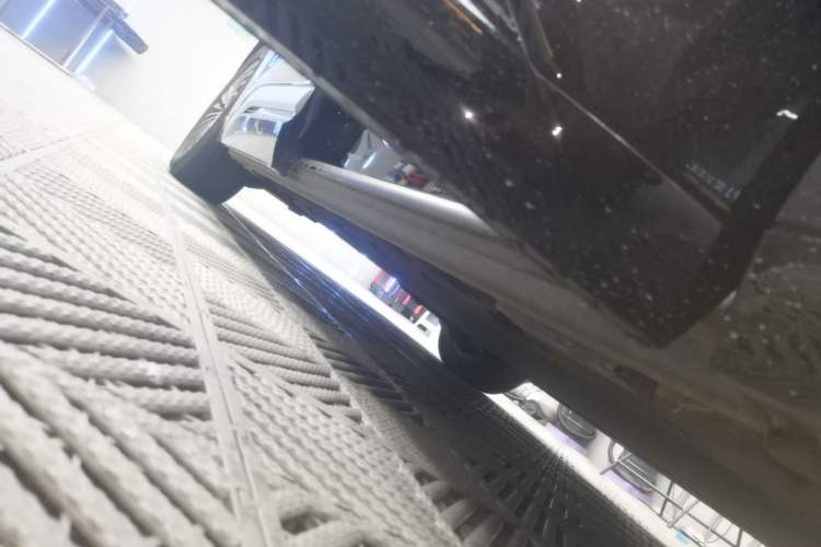 Used Denza D9 2025 Model EV Two-Wheel Drive Prestige Edition Right Side Sill