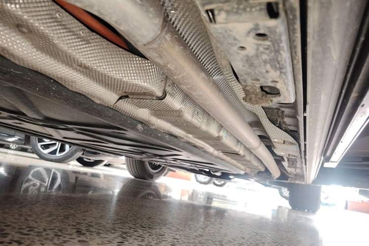 Used Denza D9 2025 DM-i Smart Drive 1020 Four-Wheel Drive Deluxe Model Right Side Sill