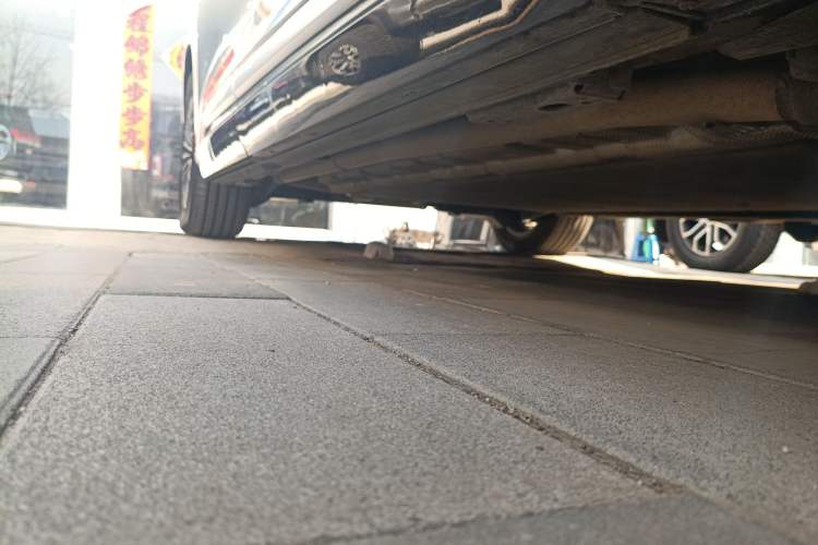 Used Denza D9 2025 DM-i Intelligent Drive 1020 Four-Wheel Drive Flagship Model Right Side Sill