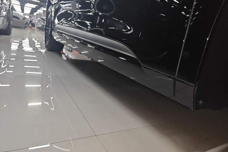 Used Denza D9 2025 DM-i Smart Drive 1020 Four-Wheel Drive Deluxe Model Right Side Sill
