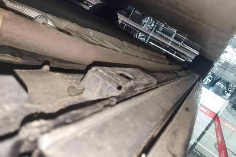 Used Denza D9 2025 DM-i Intelligent Drive 1020 Four-Wheel Drive Flagship Model Right Side Sill