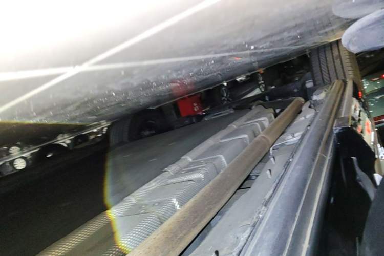 Used Denza D9 2025 DM-i Intelligent Drive 1020 Four-Wheel Drive Prestige Model Right Side Sill