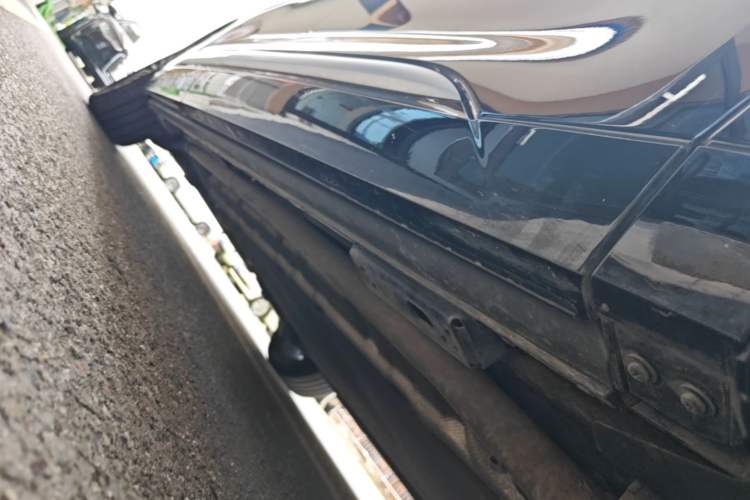 Used Denza D9 2025 DM-i Intelligent Drive 1020 Four-Wheel Drive Prestige Model Right Side Sill