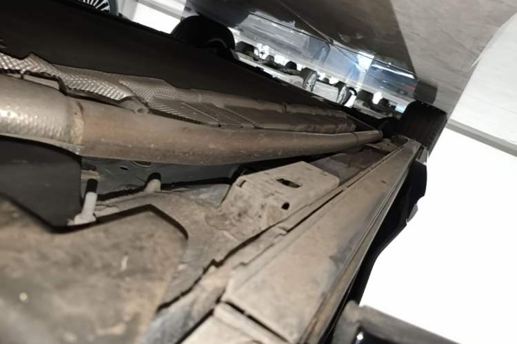 Used Denza D9 2025 DM-i Intelligent Drive 1020 Four-Wheel Drive Flagship Model Right Side Sill
