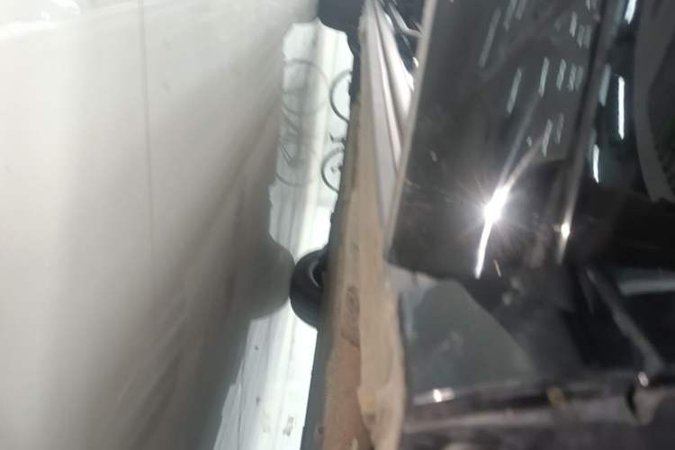 Used Denza D9 2025 DM-i Intelligent Drive 1020 Four-Wheel Drive Flagship Model Right Side Sill